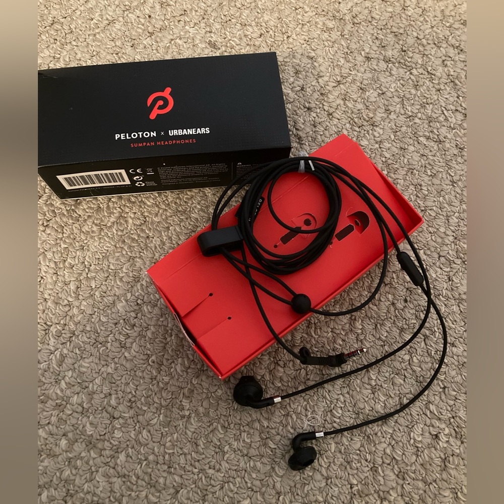 Peloton l NWOT Urbanears Sumpan Earbuds